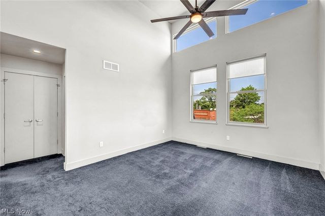 11901 Detroit Avenue, Lakewood, OH 44107