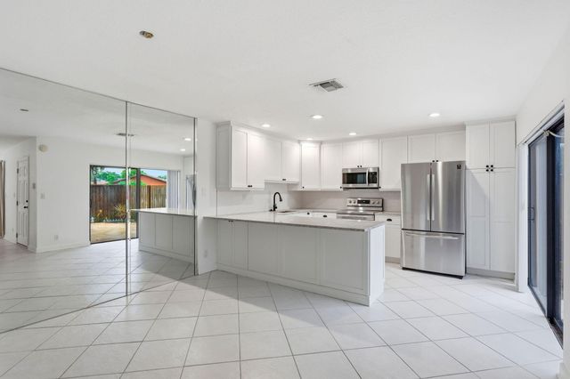 2625 SE 5TH Circle, Boynton Beach, FL 33435