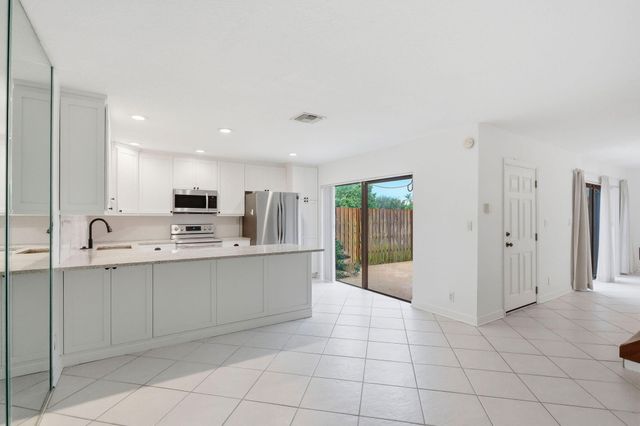 2625 SE 5TH Circle, Boynton Beach, FL 33435