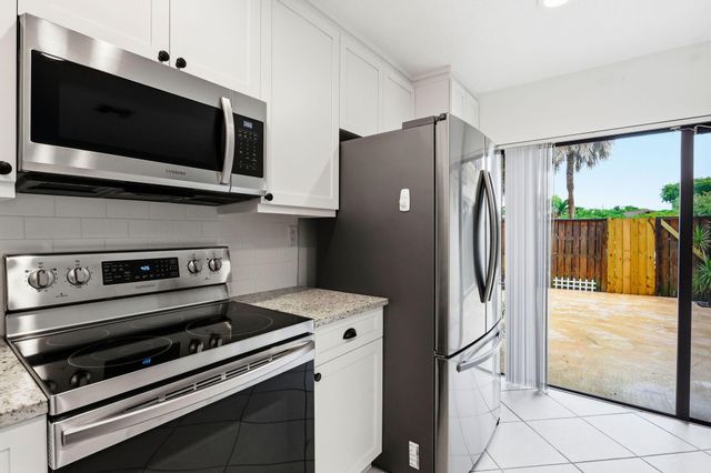 2625 SE 5TH Circle, Boynton Beach, FL 33435
