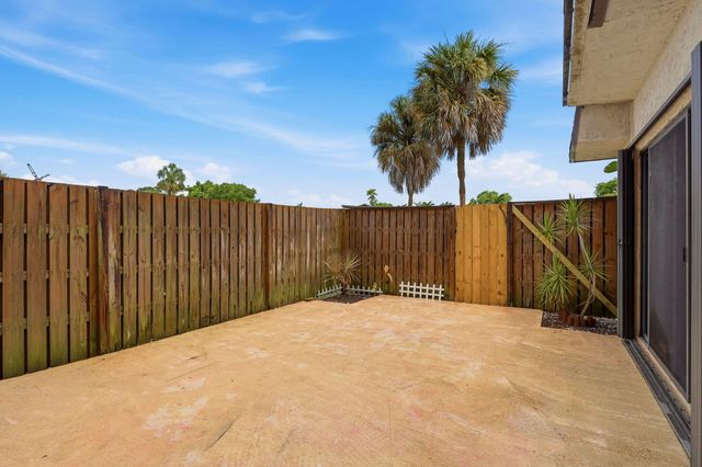 2625 SE 5TH Circle, Boynton Beach, FL 33435