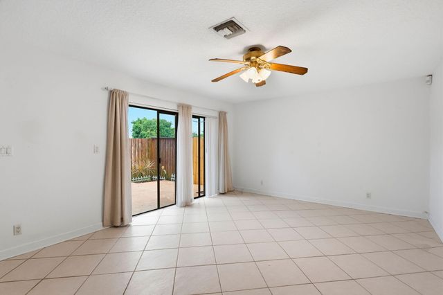 2625 SE 5TH Circle, Boynton Beach, FL 33435