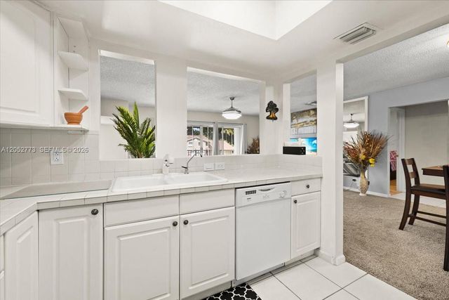 5850 NW 57th Avenue 7, Tamarac, FL 33319