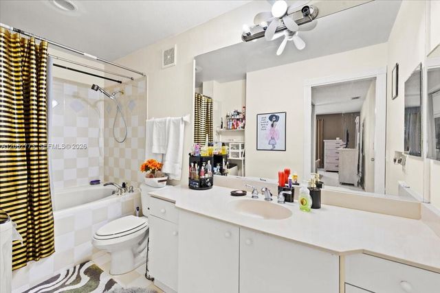 5850 NW 57th Avenue 7, Tamarac, FL 33319
