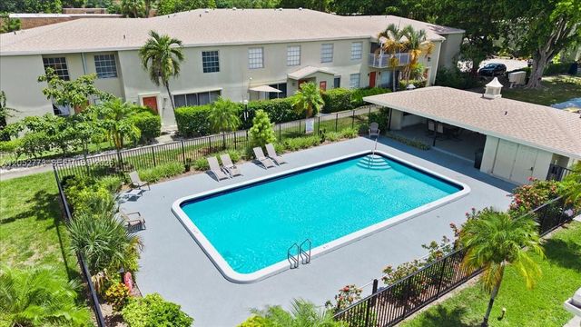 5850 NW 57th Avenue 7, Tamarac, FL 33319