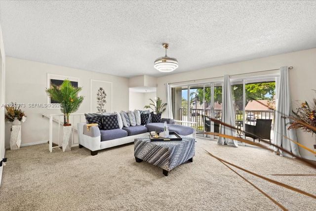 5850 NW 57th Avenue 7, Tamarac, FL 33319
