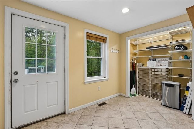 9 Robinhood Road, Tyngsborough, MA 01879