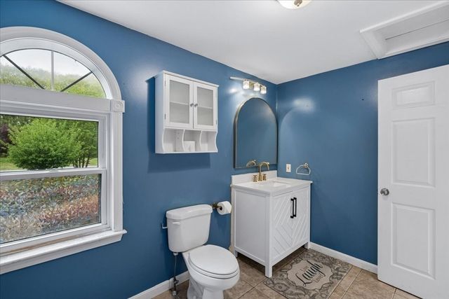 9 Robinhood Road, Tyngsborough, MA 01879