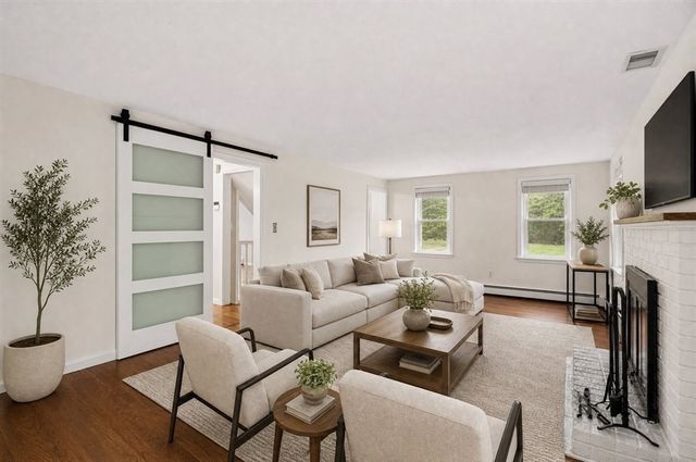 9 Robinhood Road, Tyngsborough, MA 01879