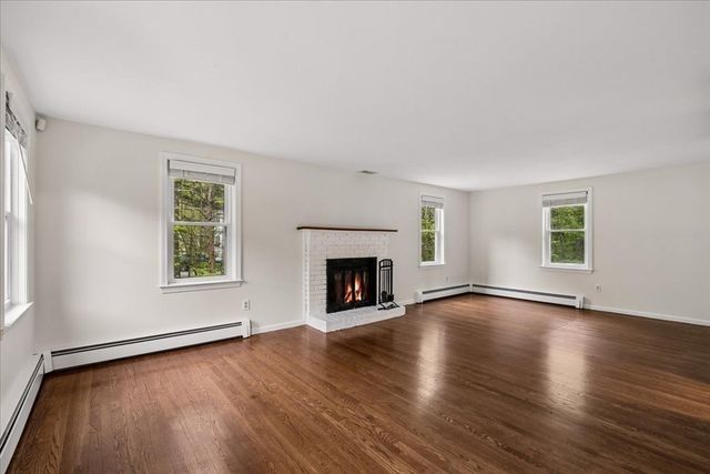 9 Robinhood Road, Tyngsborough, MA 01879