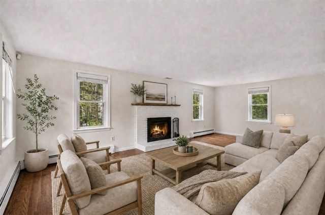 9 Robinhood Road, Tyngsborough, MA 01879