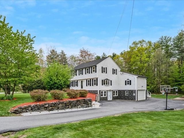 9 Robinhood Road, Tyngsborough, MA 01879