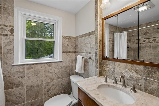 9 Robinhood Road, Tyngsborough, MA 01879