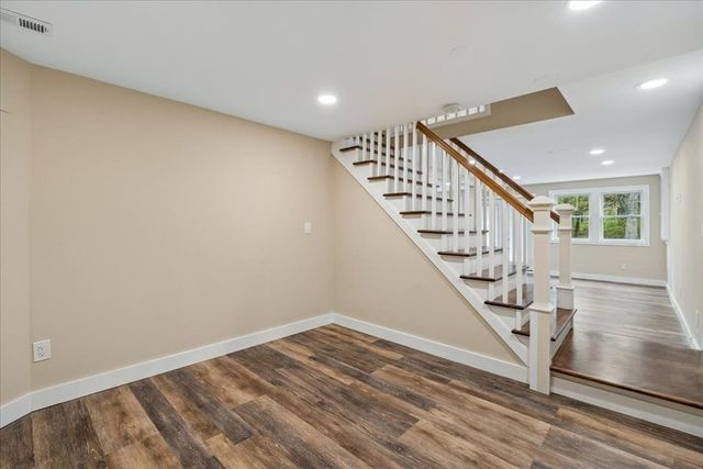 9 Robinhood Road, Tyngsborough, MA 01879