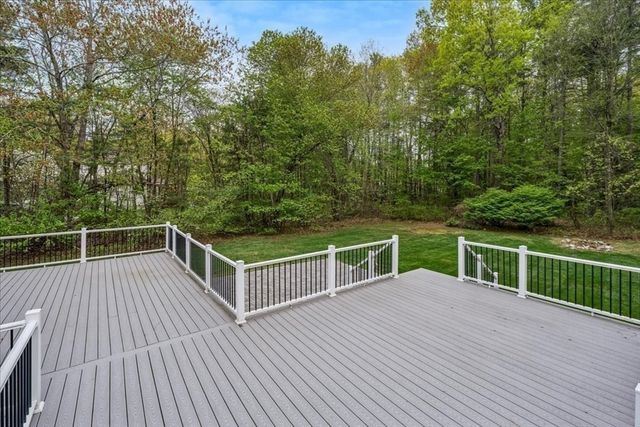 9 Robinhood Road, Tyngsborough, MA 01879