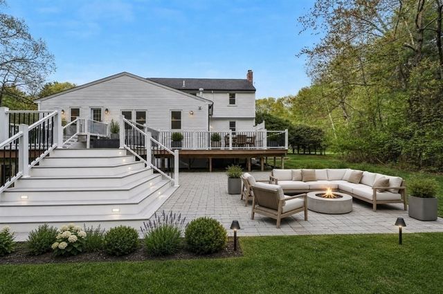9 Robinhood Road, Tyngsborough, MA 01879