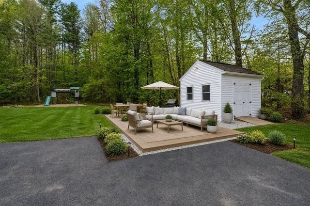 9 Robinhood Road, Tyngsborough, MA 01879