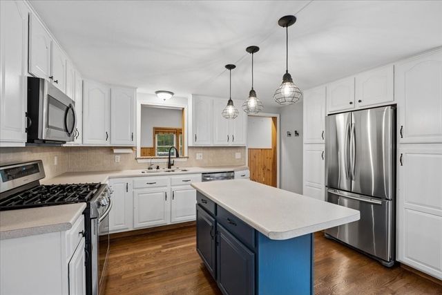 9 Robinhood Road, Tyngsborough, MA 01879