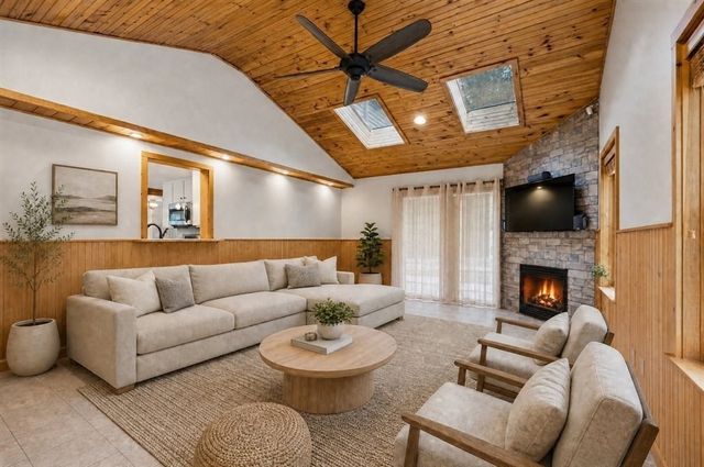 9 Robinhood Road, Tyngsborough, MA 01879