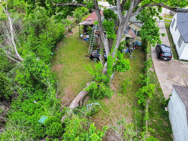 833 Booth Street, Houston, TX 77009