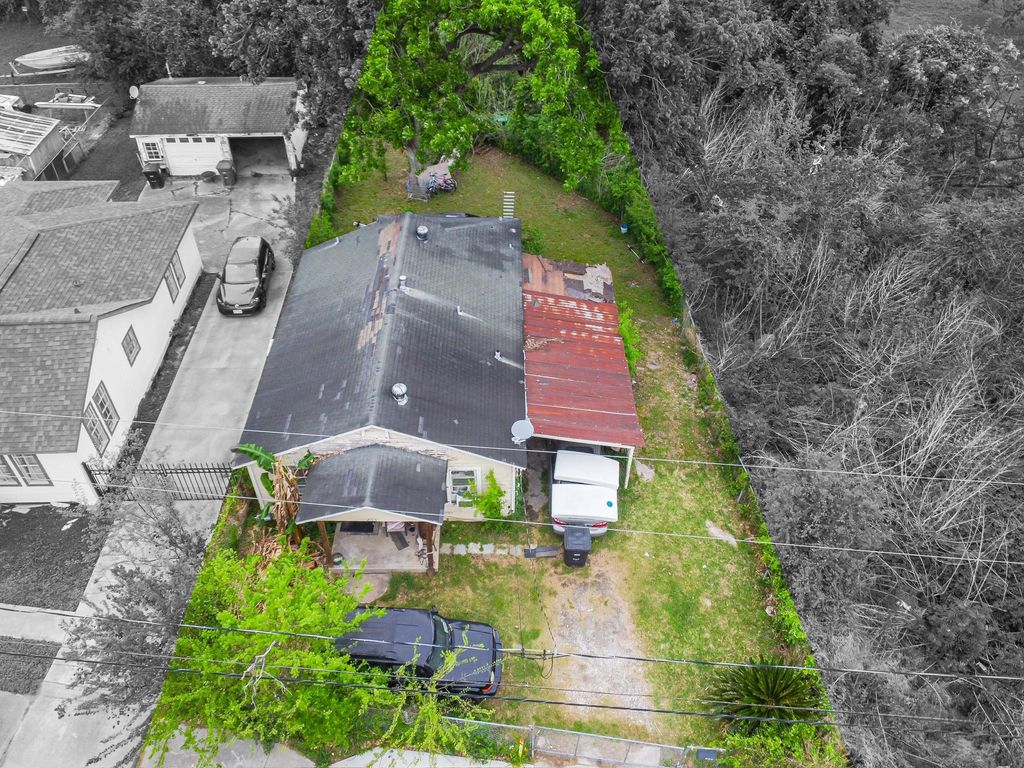 833 Booth Street, Houston, TX 77009