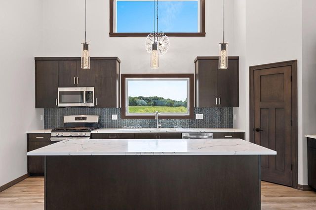 1810 LOST TRAIL, Suamico, WI 54313