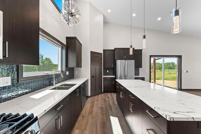 1810 LOST TRAIL, Suamico, WI 54313