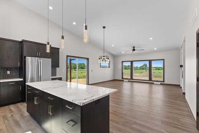 1810 LOST TRAIL, Suamico, WI 54313