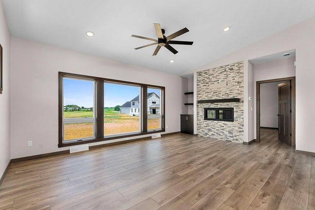 1810 LOST TRAIL, Suamico, WI 54313
