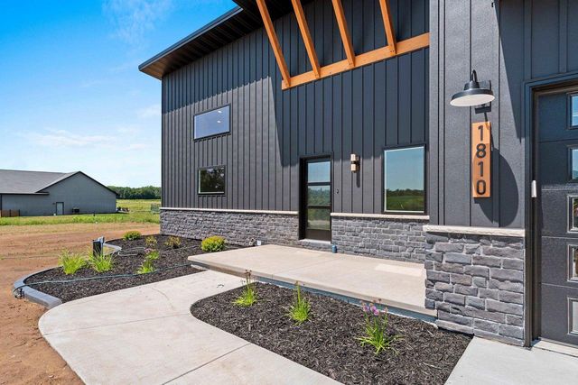 1810 LOST TRAIL, Suamico, WI 54313