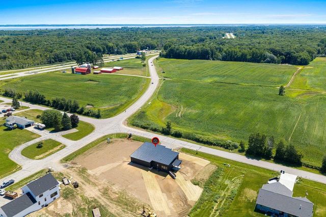 1810 LOST TRAIL, Suamico, WI 54313