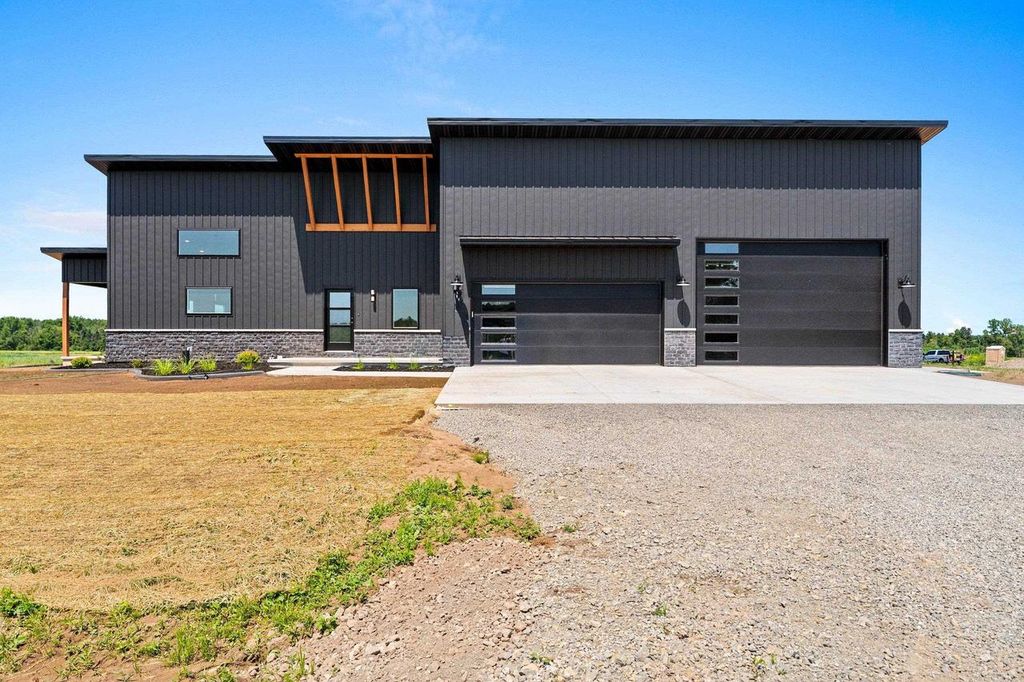 1810 LOST TRAIL, Suamico, WI 54313