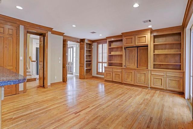 516 S Post Oak Lane 7, Houston, TX 77056