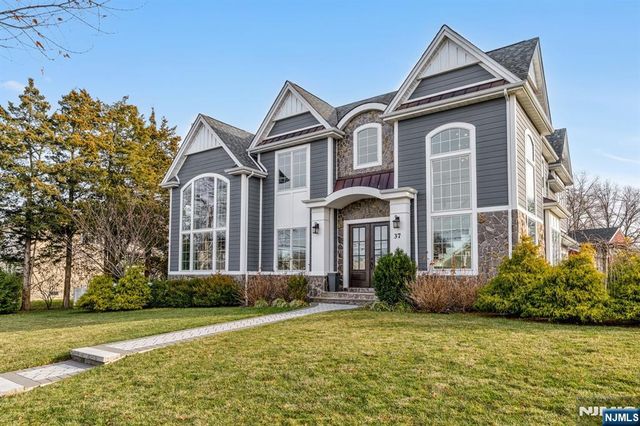 37 Glenfair Road, Glen Rock, NJ 07452