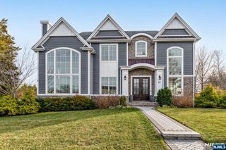 37 Glenfair Road, Glen Rock, NJ 07452