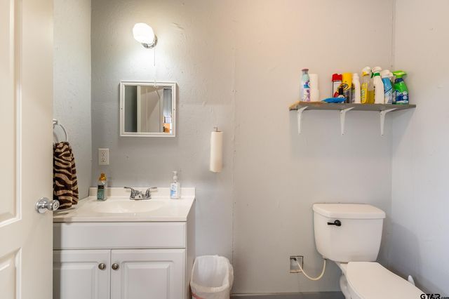 18200 County Road 4108, Lindale, TX 75771