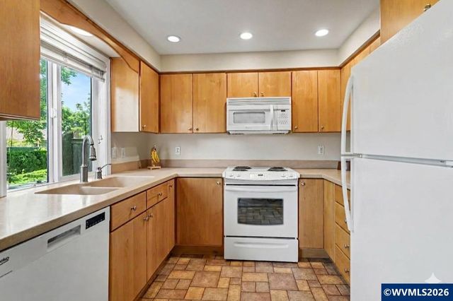 223 McNary Heights Dr N, Keizer, OR 97303
