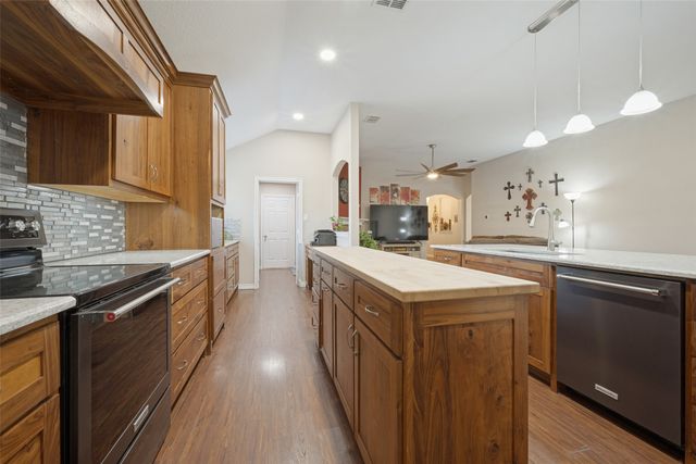 217 Southpeak Lane, Ponder, TX 76259
