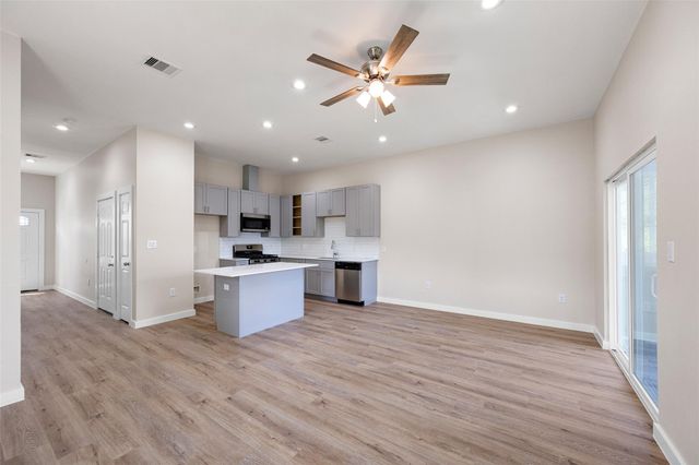 9409 Clinton Drive, Houston, TX 77029