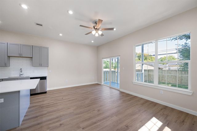 9409 Clinton Drive, Houston, TX 77029