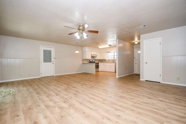 407 Becky Street, El Campo, TX 77437