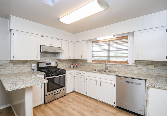 407 Becky Street, El Campo, TX 77437