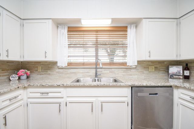 407 Becky Street, El Campo, TX 77437