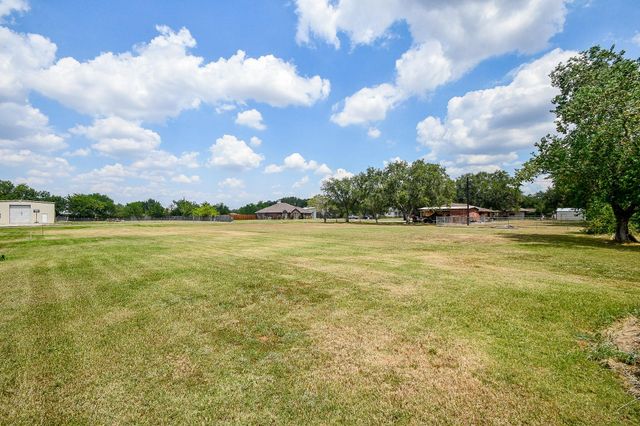 407 Becky Street, El Campo, TX 77437