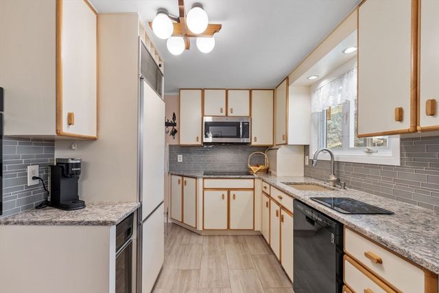 4 Anderson St, Peabody, MA 01960