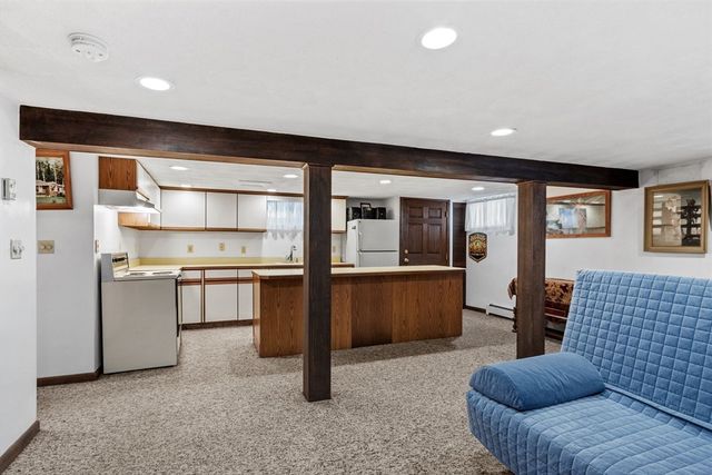 4 Anderson St, Peabody, MA 01960