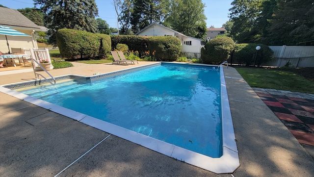 4 Anderson St, Peabody, MA 01960