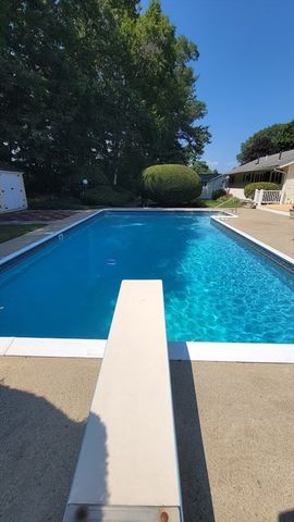 4 Anderson St, Peabody, MA 01960