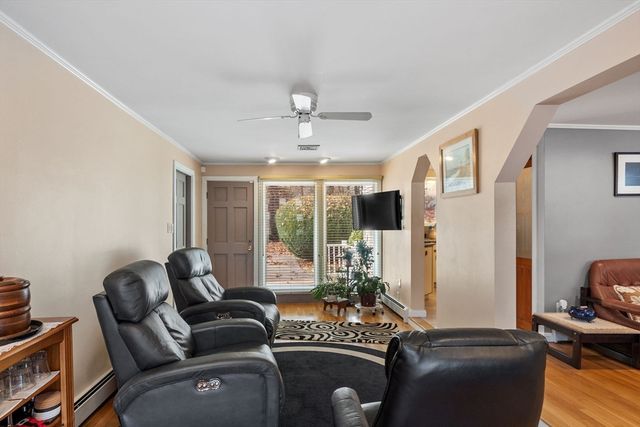 4 Anderson St, Peabody, MA 01960
