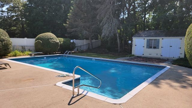 4 Anderson St, Peabody, MA 01960